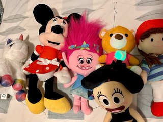 Conjunto 6 peluches: Minnie, Troll, Oso, etc