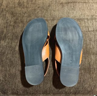 Sandalias marrones hebilla dorada Talla 37.
