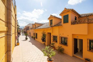 Casa adosada en venta en Crta. De la Sierra en Granada