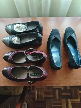 3 pares de zapatos de tacón