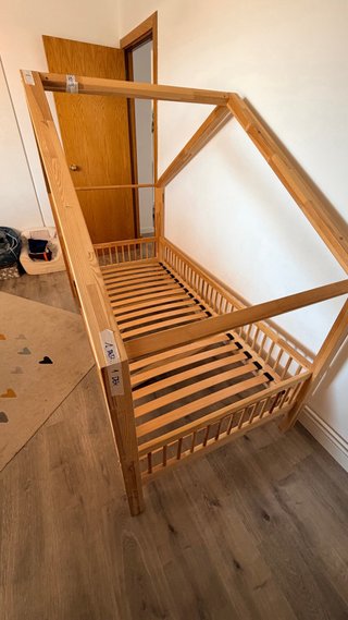 Letto per bambini/giovani in legno con cassettiera
