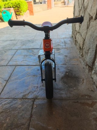 Bicicleta de equilibrio naranja