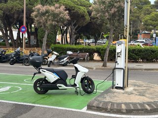 Moto Ray 7.7 Scooter