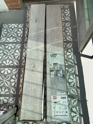 Suelo laminado gris 7mm LOC