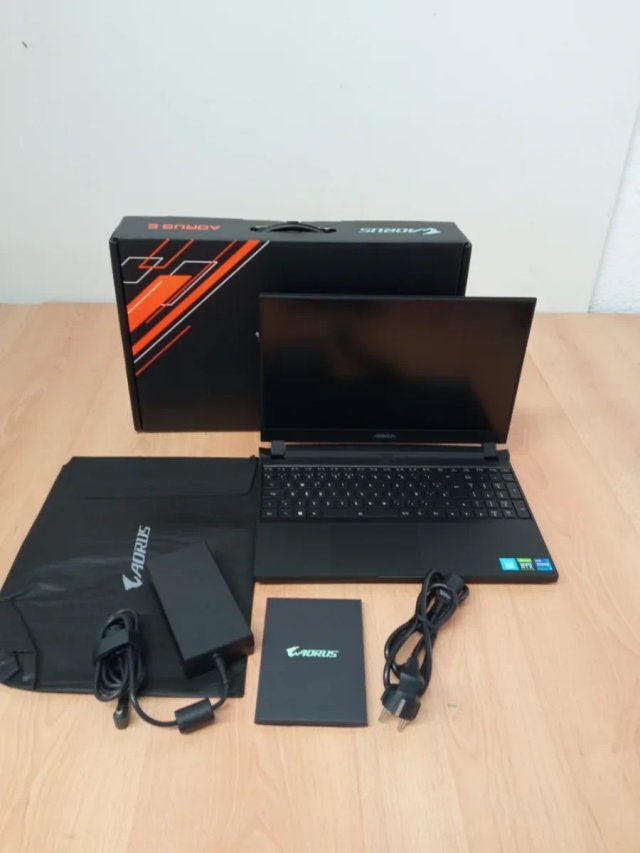 Portátil Aorus 5 E3D5030