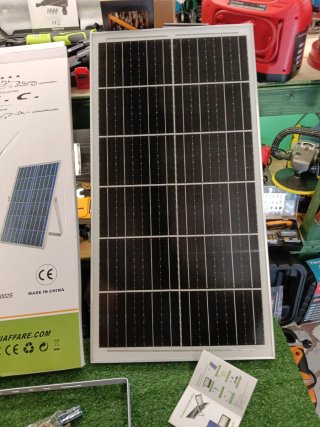 Faro solare A.M.C. 2000W con pannello