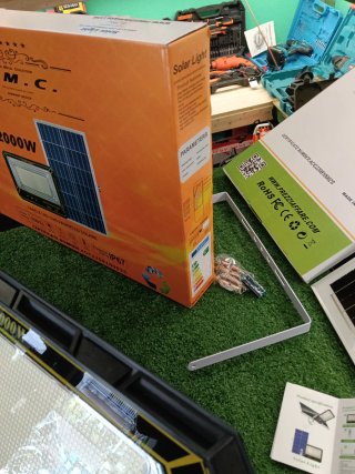 Faro solare A.M.C. 2000W con pannello