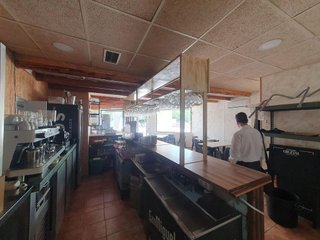 Local comercial en alquiler en Parque Alcosa - Jardines del Edén en Sevilla