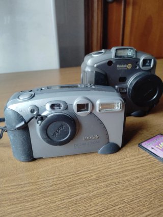 Cámara Digital Kodak + Tarjeta 16MB