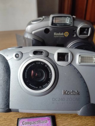 Cámara Digital Kodak + Tarjeta 16MB