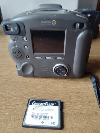 Cámara Digital Kodak + Tarjeta 16MB