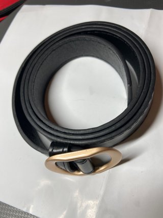 Cinturón Negro Hebilla Dorada 100cm