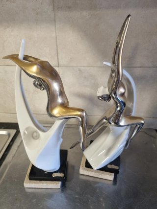 Figuras de cerámica modernas