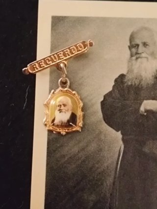 Lote Reliquia + medalla. Fray Leopoldo Alpandeire