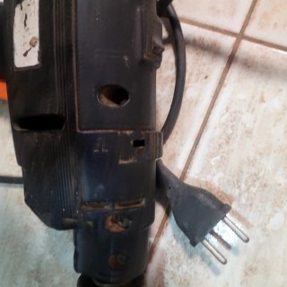 Taladro eléctrico negro