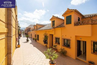 Casa adosada en venta en Crta. De la Sierra en Granada