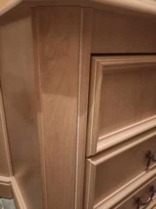Cómoda y mesita/s de noche madera clara. Urge