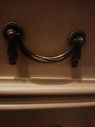 Cómoda y mesita/s de noche madera clara. Urge