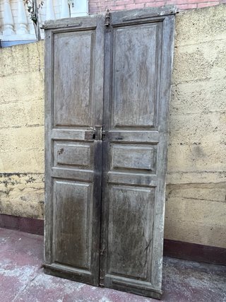 Puertas antiguas de castaño
