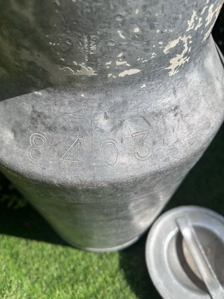 Lechera metálica antigua