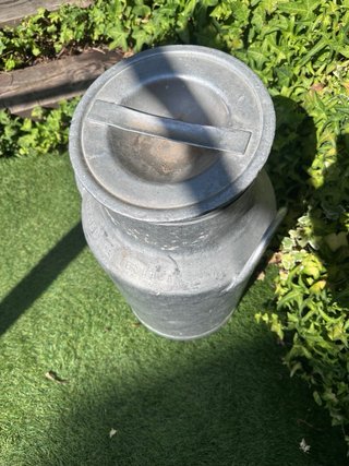 Lechera metálica antigua