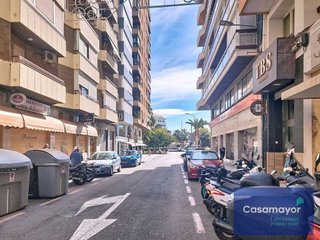 Local comercial en alquiler en Ensanche - Diputación en Alicante