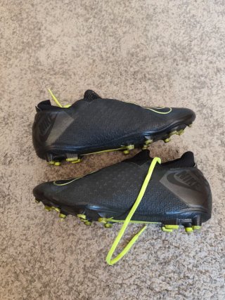 Botas de fútbol Nike Phantom Ghost