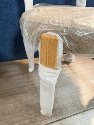 Sklum Silla de comedor tapizada y en hierro