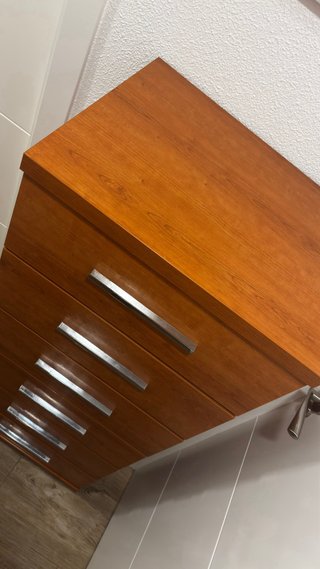 Cómoda de madera con 6 cajones
