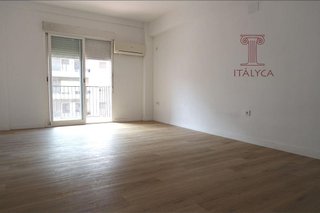Piso en alquiler en Los Remedios en Sevilla