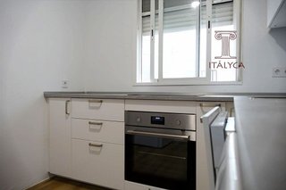 Piso en alquiler en Los Remedios en Sevilla
