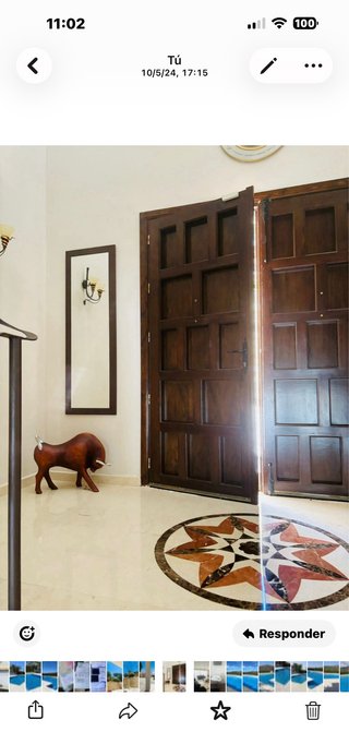 Puerta de madera tallada estilo rondeño