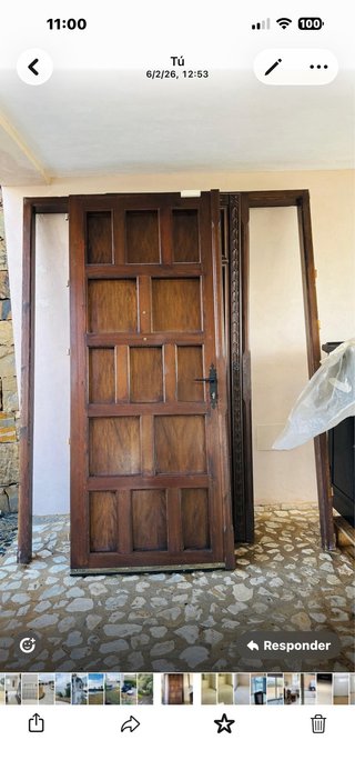 Puerta de madera tallada estilo rondeño