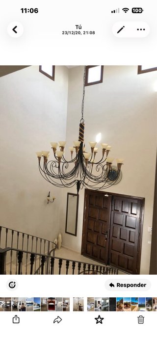 Puerta de madera tallada estilo rondeño