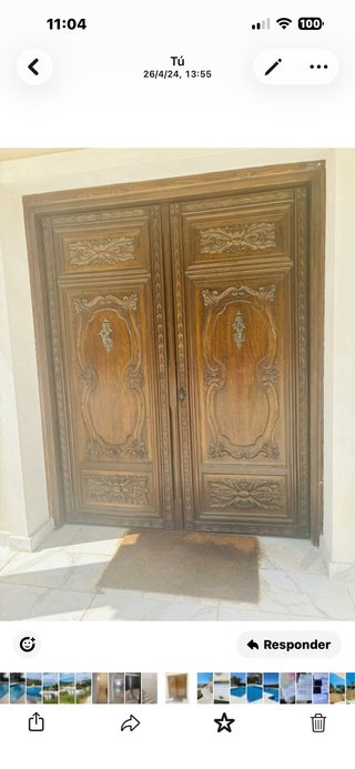 Puerta de madera tallada estilo rondeño