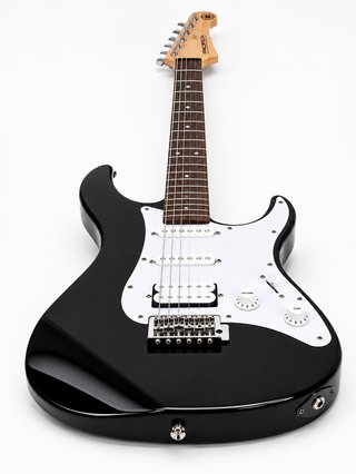 GUITARRA YAMAHA PACIFICA.