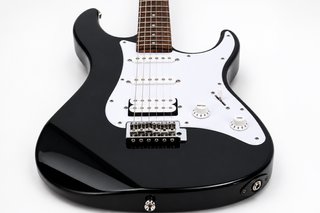 GUITARRA YAMAHA PACIFICA.