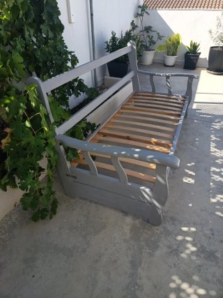 Sofá cama de pino sin cojines, tengo 2