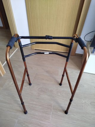 Andador de aluminio plegable
