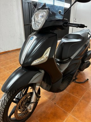 Piaggio Beverly 350 ST Negra