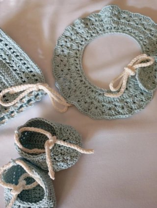 Conjunto bebé crochet: gorro, cuello y patucos