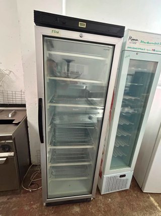 Congelador vertical expositor 550€
