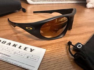 Gafas de sol Oakley polarizadas nuevas