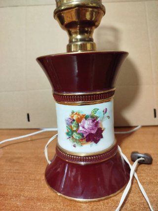 Antica lampada da tavolo in vetro e porcellana