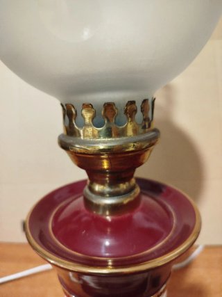 Antica lampada da tavolo in vetro e porcellana