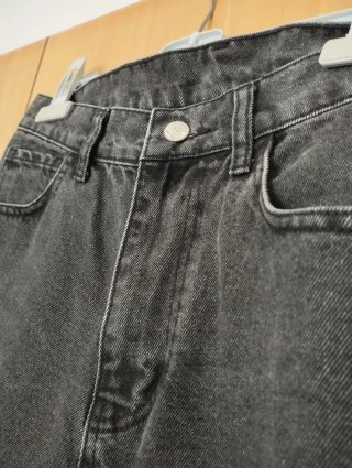 Pantalón vaquero ancho negro