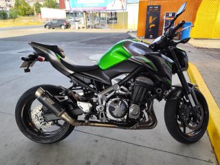 Kawasaki Z900 Negra y Verde A2