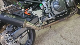 Kawasaki Z900 Negra y Verde A2