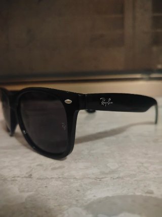 Occhiali da sole Ray-Ban neri lucidi