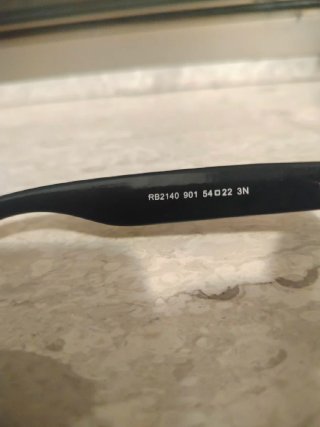 Occhiali da sole Ray-Ban neri lucidi